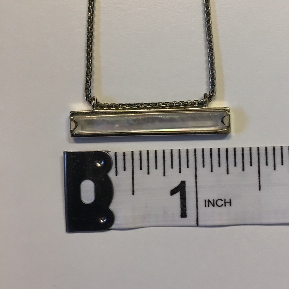 Kendra Scott LEANOR Bar Pendant Necklace Gold - Picture 6 of 11